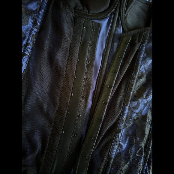 Vintage Frederick's of Hollywood Corset - Picture 3 of 5